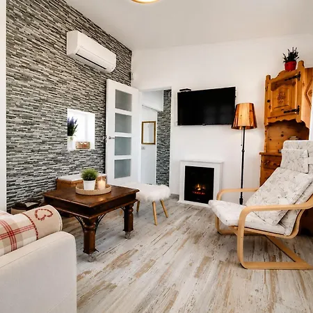 Appartement Charming Upper With Terrace And Communal Pool In