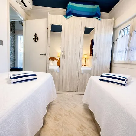 Charming Upper With Terrace And Communal Pool In Appartement *